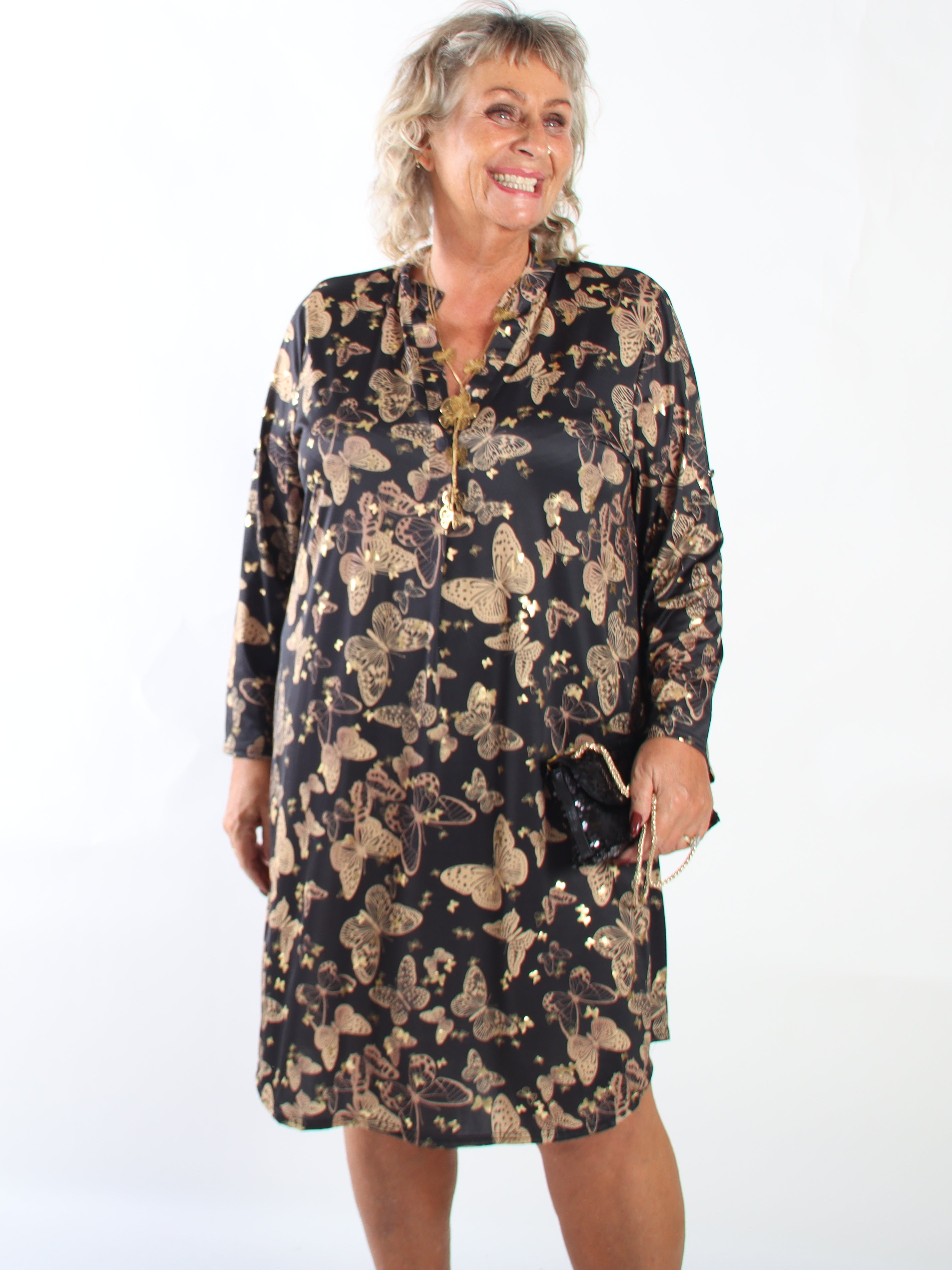 Ebba Butterfly - Elastisk plus size kjole med sommerfugle print